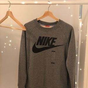 NIKE RALLY CREWNECK w/ Pockets NWT